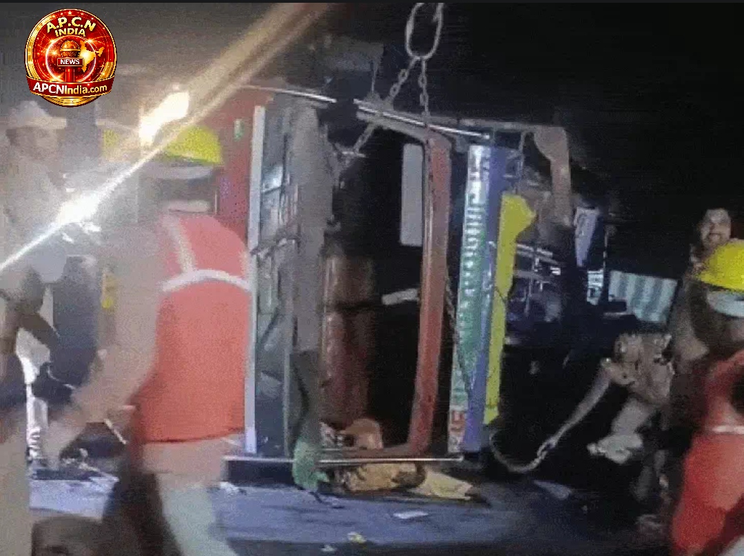 गंगा एक्सप्रेस के रास्ते पर मां और बेटे&hellip;